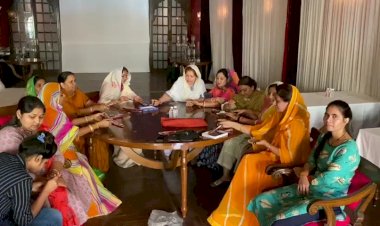 अलवर:  की महिला विधायक जैसलमेर के होटल में हाथों में रचा रही मेहंदी