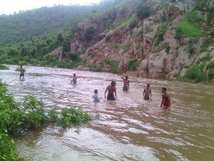 अलवर: बारिस के बाद रूपारेल में आया पानी