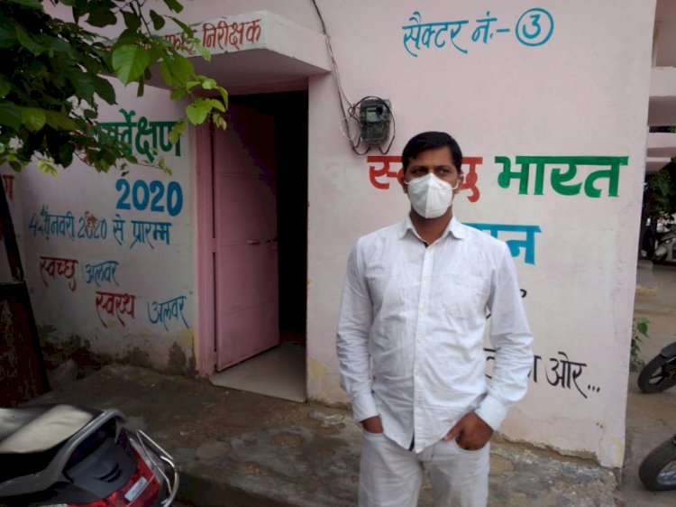 अलवर: कल ही पदभार संभाले नए नगर परिषद आयुक्त सोहन सिंह नरूका सुबह-सुबह अलवर शिवाजी पार्क व आसपास के क्षेत्र का जायजा लिया