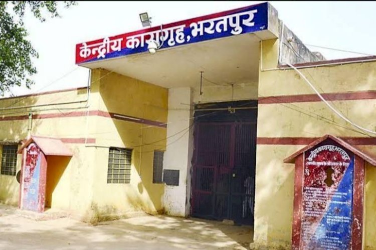 सेवर जेल में चल रहे मोबाइल बैंक का किया पर्दाफाश