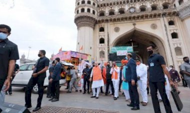शाह का रोड शो:नगर निगम चुनाव प्रचार के लिए हैदराबाद पहुंचे शाह पहले भाग्यलक्ष्मी मंदिर में की पूजा