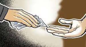 रिटार्यड RAS अधिकारी 5 लाख रुपये लेते हुए बाड़मेर में ट्रेप