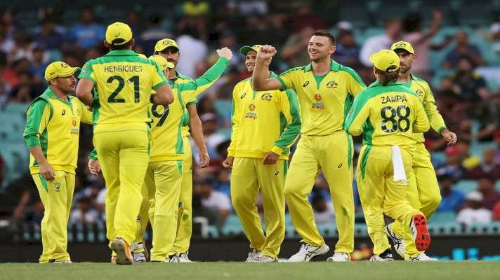 Ind vs Aus: इंडियन टीम को हराकर  कंगारू टीम ने तीन मैचों की वनडे सीरीज अपने नाम की
