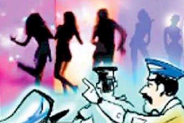 अलवर: सिलीसेढ़ झील के पास 3 होटलों में पुलिस की रेड, सेक्स रैकेट में 20 युवक-युवती गिरफ्तार
