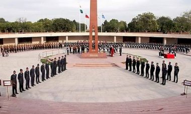 1971 की जंग के शहीदों को दी श्रद्धांजलि देने नेशनल वॉर मेमोरियल पहुंचे PM मोदी