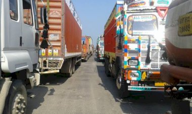 अलवर से 80 किमी दूर किसान आंदोलन से शहर में रोजाना लगता है जाम टोल वालो की कमाई हुई दुगनी
