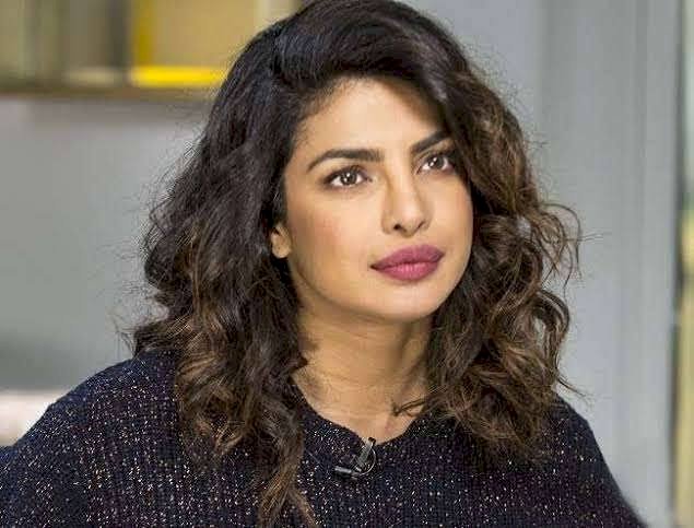 प्रियंका चोपड़ा ने शेयर किया अपनी बुक अनफिनिश्ड अगले साल जनवरी में आएगी किताब