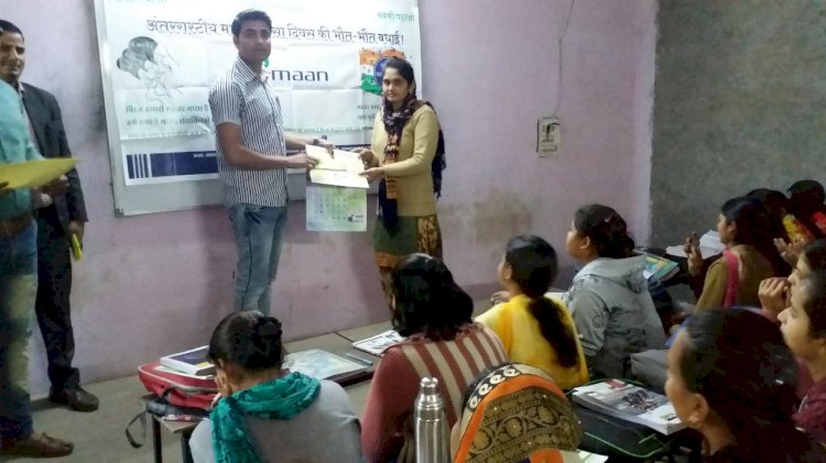 आज डीग निर्माण संस्था द्वारा मातृभाषा दिवस पर प्रतिभागियों को किया सम्मानित