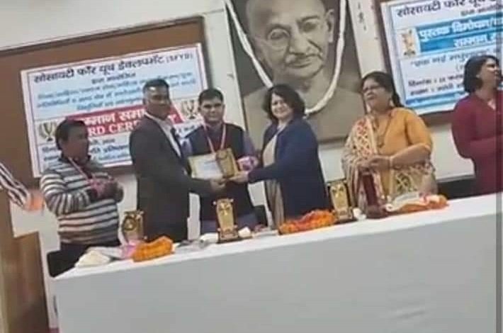 बजरंग लाल सैनी वज्रघन को दिल्ली के दिल गांधी शांति फाउंडेशन के सभागार में सम्मानित किया गया