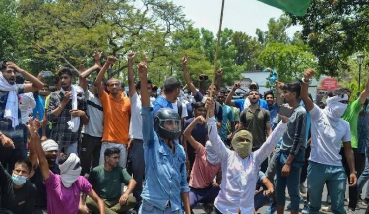 अलवर : अग्निपथ योजना को लेकर बानसूर में प्रशासन ने निकाला फ्लैग मार्च, शांति व्यवस्था को बनाये रखने की अपील