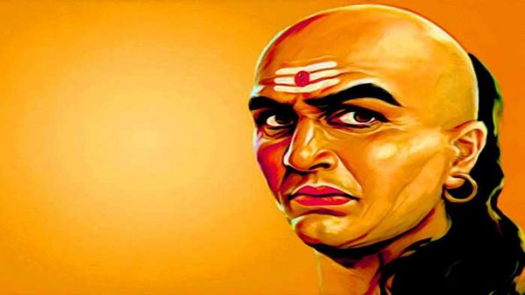 Chanakya Niti: गैर तो छोड़िए पत्नी को भी न बताएं ये 4 बातें, जिंदगी भर रहेंगे परेशान