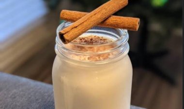 आंखों की रोशनी बढ़ाने के लिए दूध में मिलाकर पी लें किचन में मौजूद ये एक चीज, कुछ ही दिन में उतर जाएगा