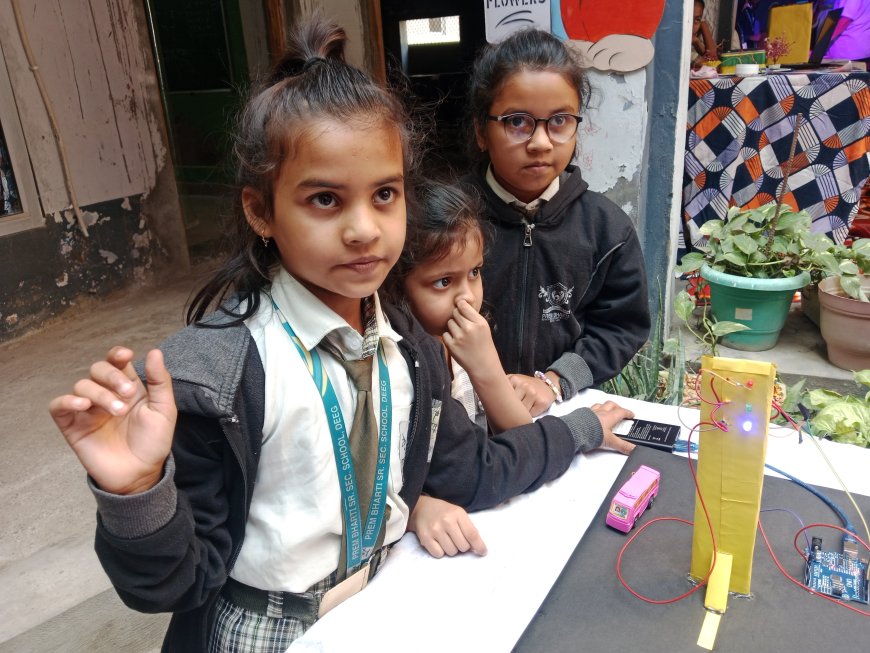 प्रेम भारती स्कूल, डीग में विद्यार्थियों ने बनाए रोबोट, प्रदर्शनी में दिखाया हुनर