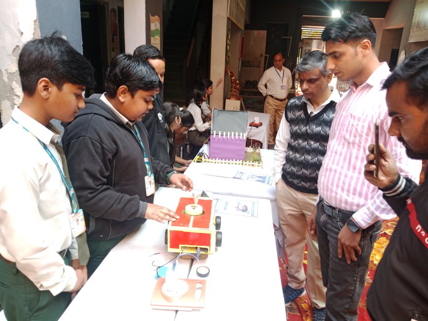 प्रेम भारती स्कूल, डीग में विद्यार्थियों ने बनाए रोबोट, प्रदर्शनी में दिखाया हुनर