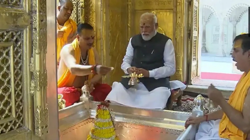 काशी विश्वनाथ मंदिर में पीएम मोदी, वैदिक मंत्रोच्चार के साथ की पूजा