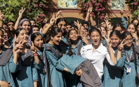 दिल्ली के स्कूलों में गर्मी की छुट्टियों का ऐलान, 10वीं-12वीं के छात्रों के लिए एक्सट्रा क्लास लगेंगी