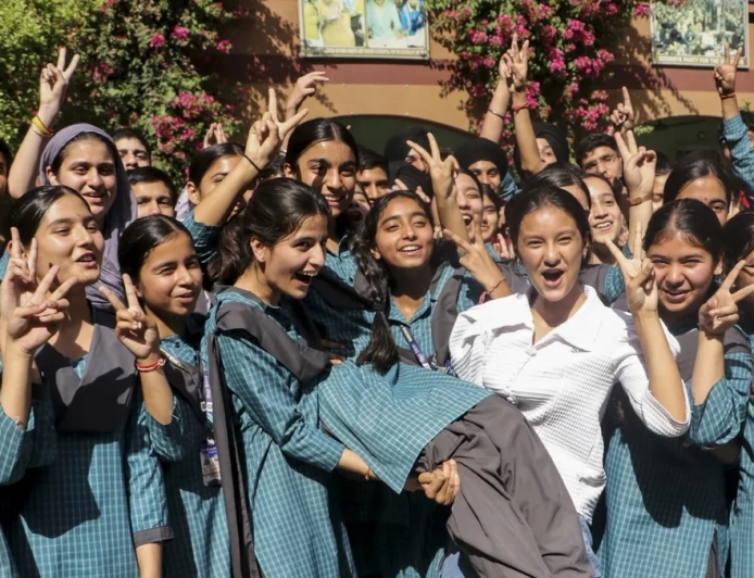 दिल्ली के स्कूलों में गर्मी की छुट्टियों का ऐलान, 10वीं-12वीं के छात्रों के लिए एक्सट्रा क्लास लगेंगी